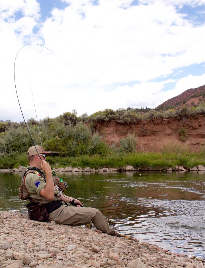 blogi-6-pieneen-nymfiin-haksahtanut-kirjolohi-pistaa-kunnolla-hanttiin